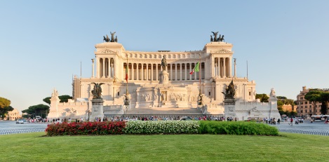 http://upload.wikimedia.org/wikipedia/commons/a/a2/Piazza_Venezia_-_Il_Vittoriano.jpg