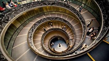 http://angeltours.eu/site_media/location/Spiral_staircase_in_the_Vatican_Museums.jpg